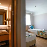 Linda Sunny & Hotel